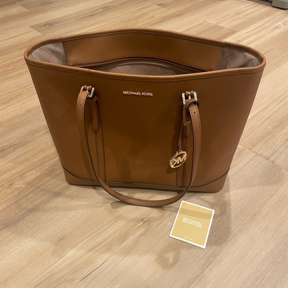 Micheal Kors Large Brown Saffiano Zip Tote